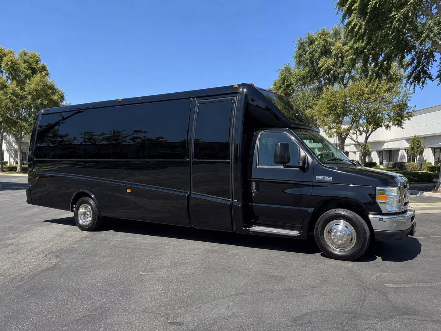 party buses to oracle park and chase center shows from livermore